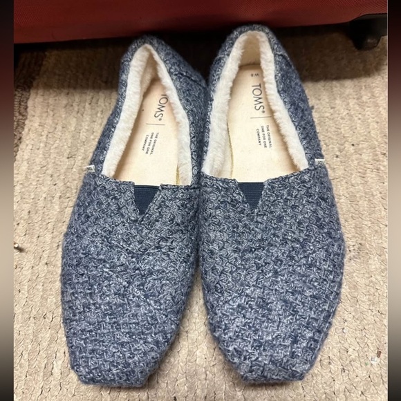 Toms Shoes - TOMS Blue Slip-On Fuzzy Shoes -EUC- 8